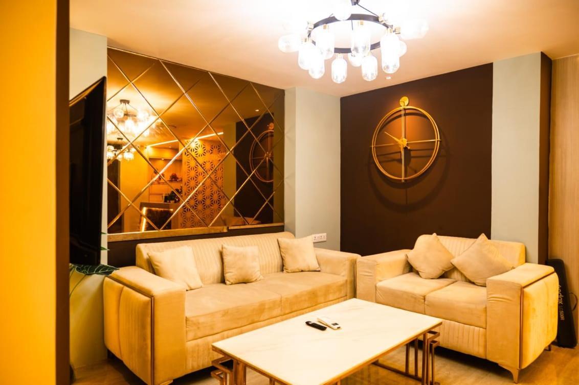 Hotel Silkhouse Premier Danapur Esterno foto