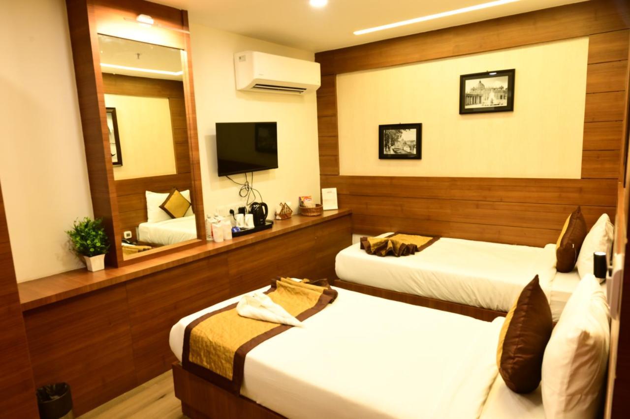 Hotel Silkhouse Premier Danapur Esterno foto