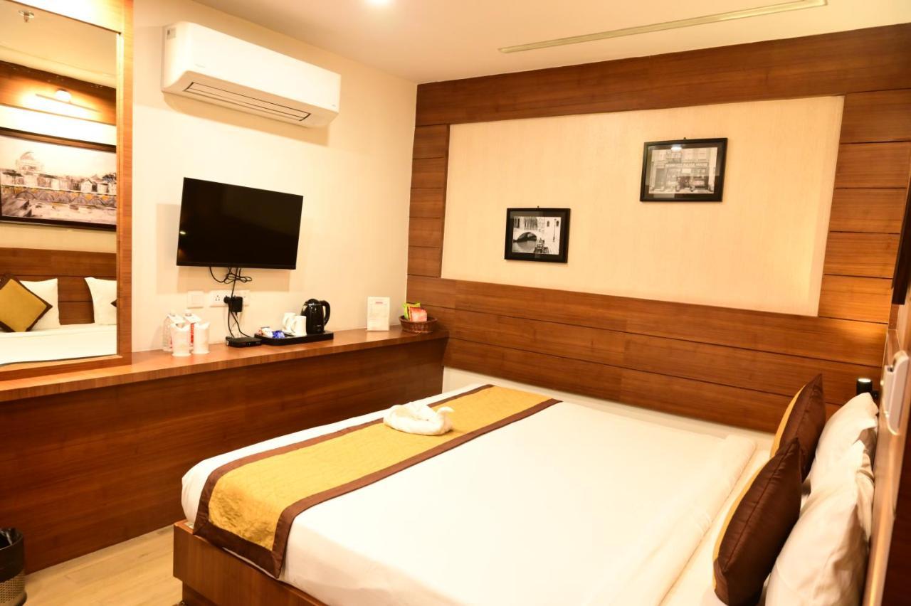 Hotel Silkhouse Premier Danapur Esterno foto