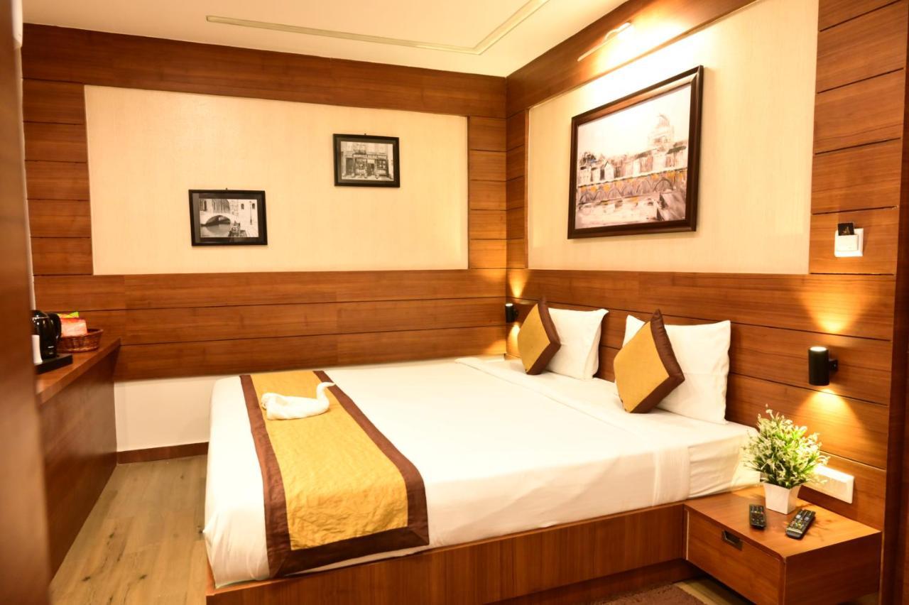 Hotel Silkhouse Premier Danapur Esterno foto