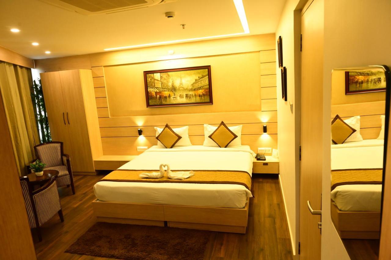 Hotel Silkhouse Premier Danapur Esterno foto