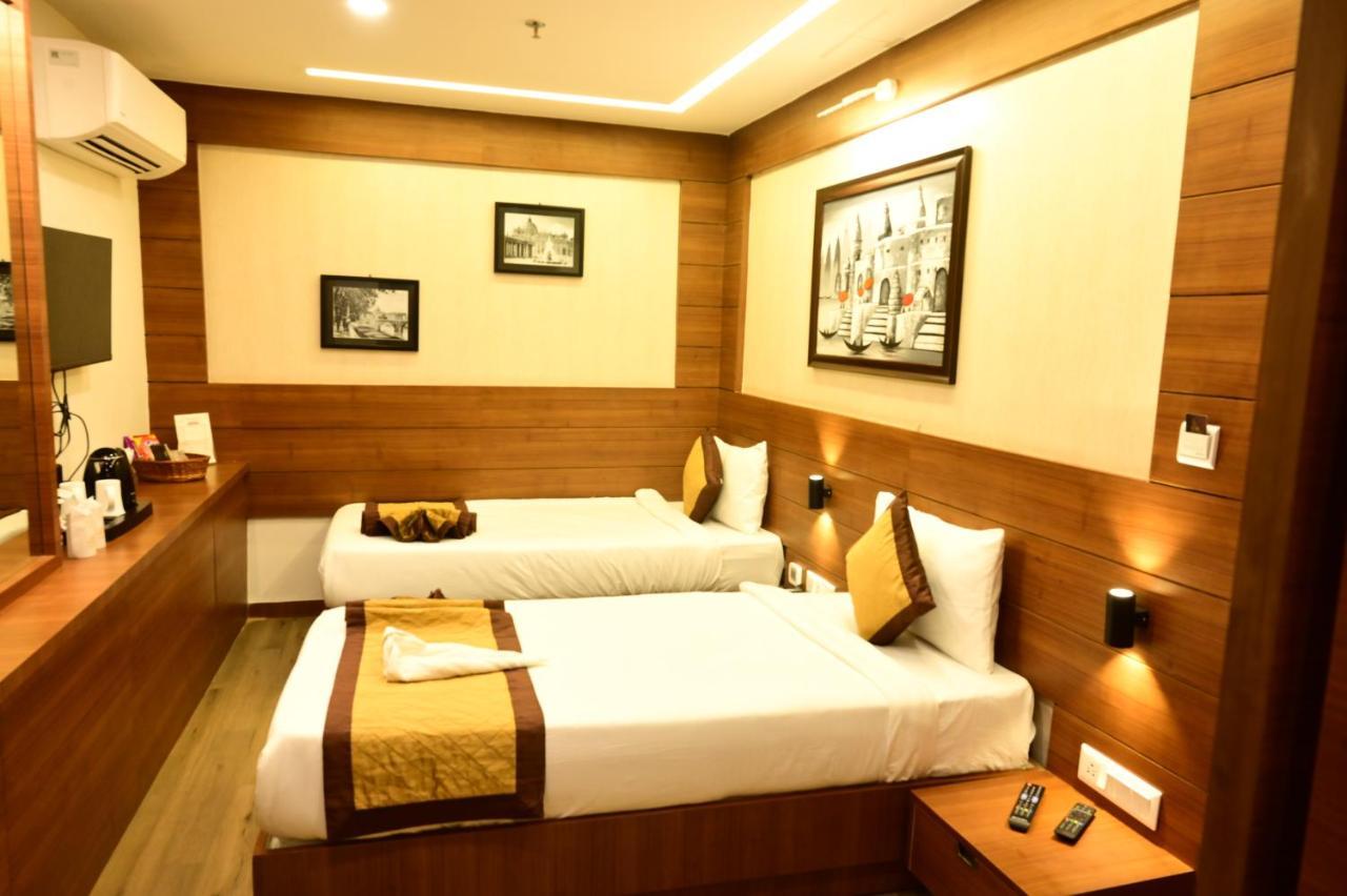 Hotel Silkhouse Premier Danapur Esterno foto