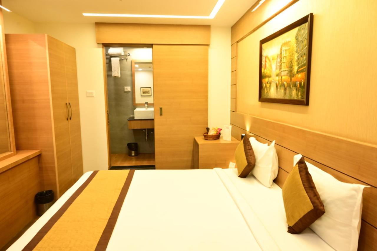 Hotel Silkhouse Premier Danapur Esterno foto