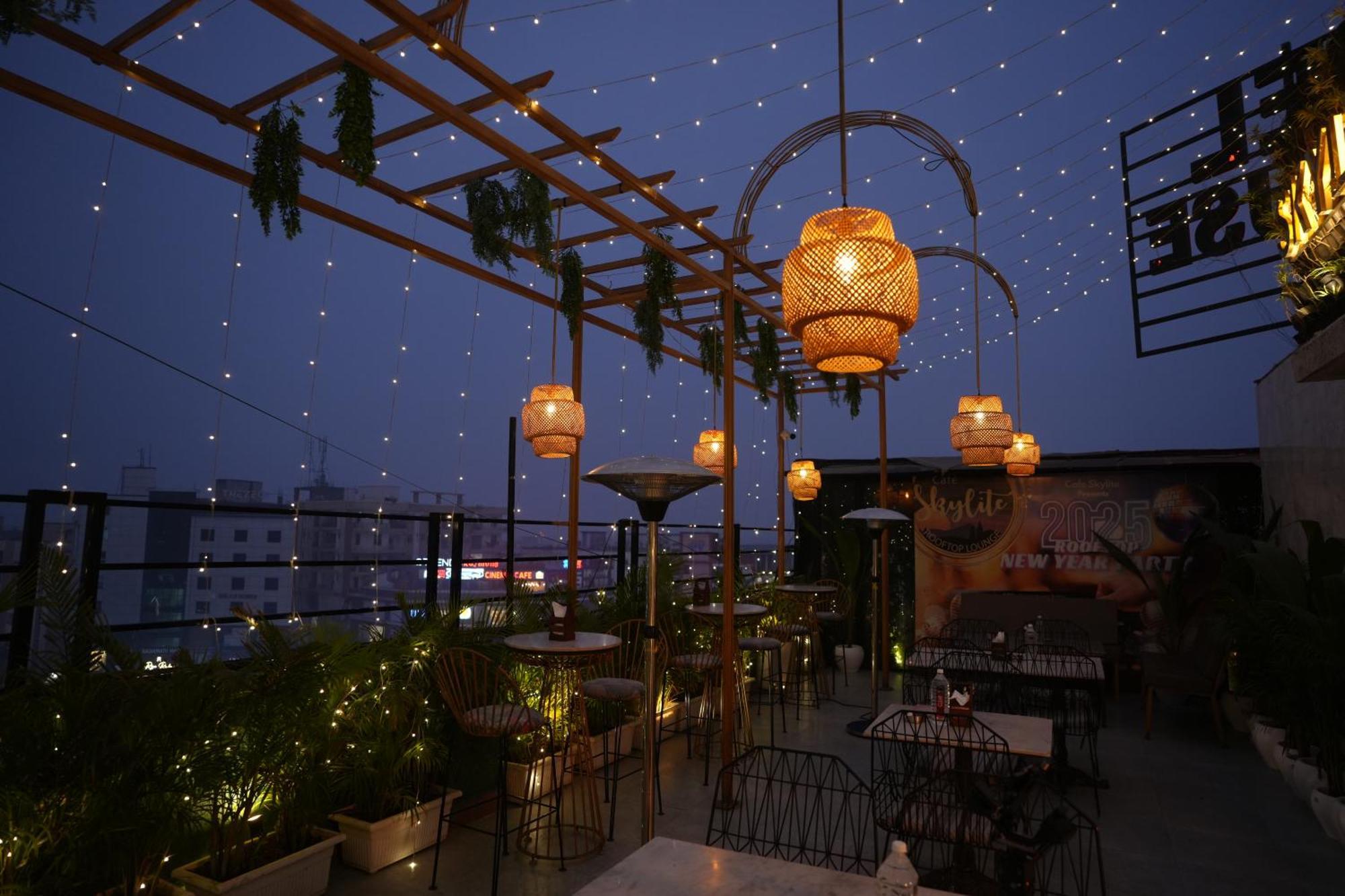 Hotel Silkhouse Premier Danapur Esterno foto