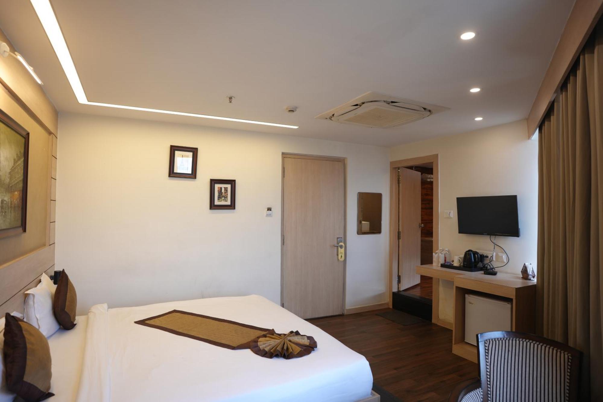 Hotel Silkhouse Premier Danapur Esterno foto