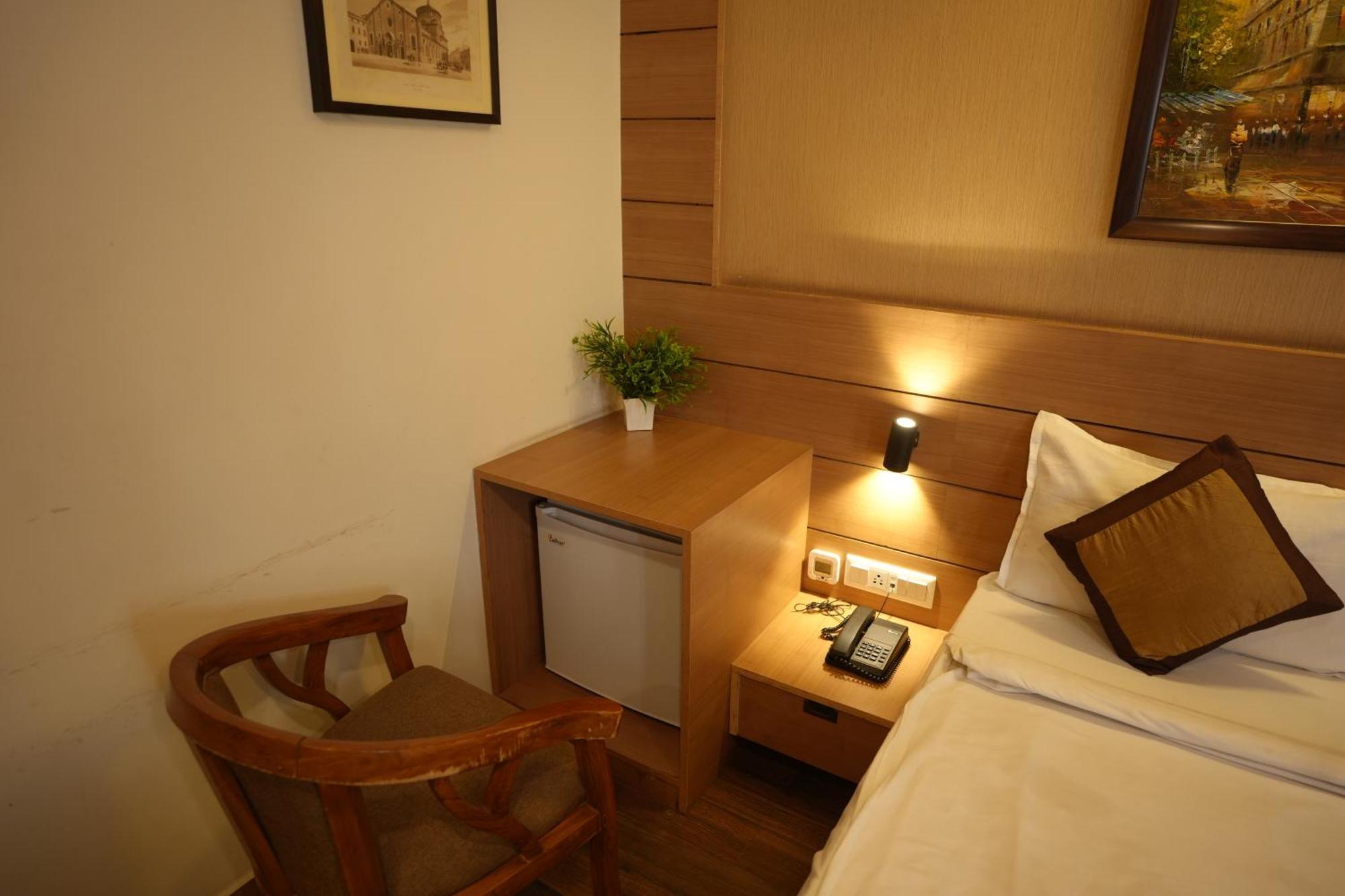 Hotel Silkhouse Premier Danapur Esterno foto