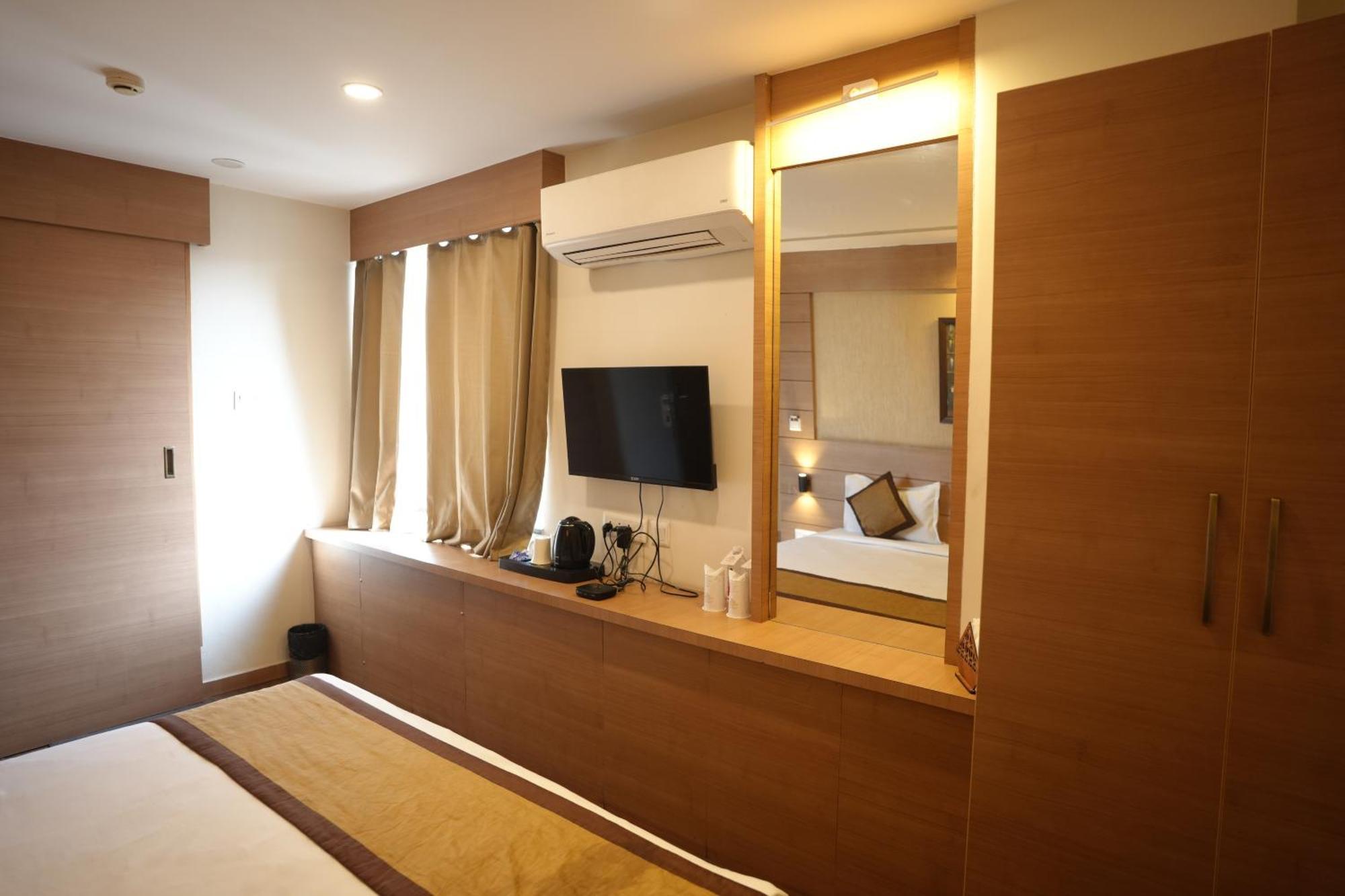 Hotel Silkhouse Premier Danapur Esterno foto