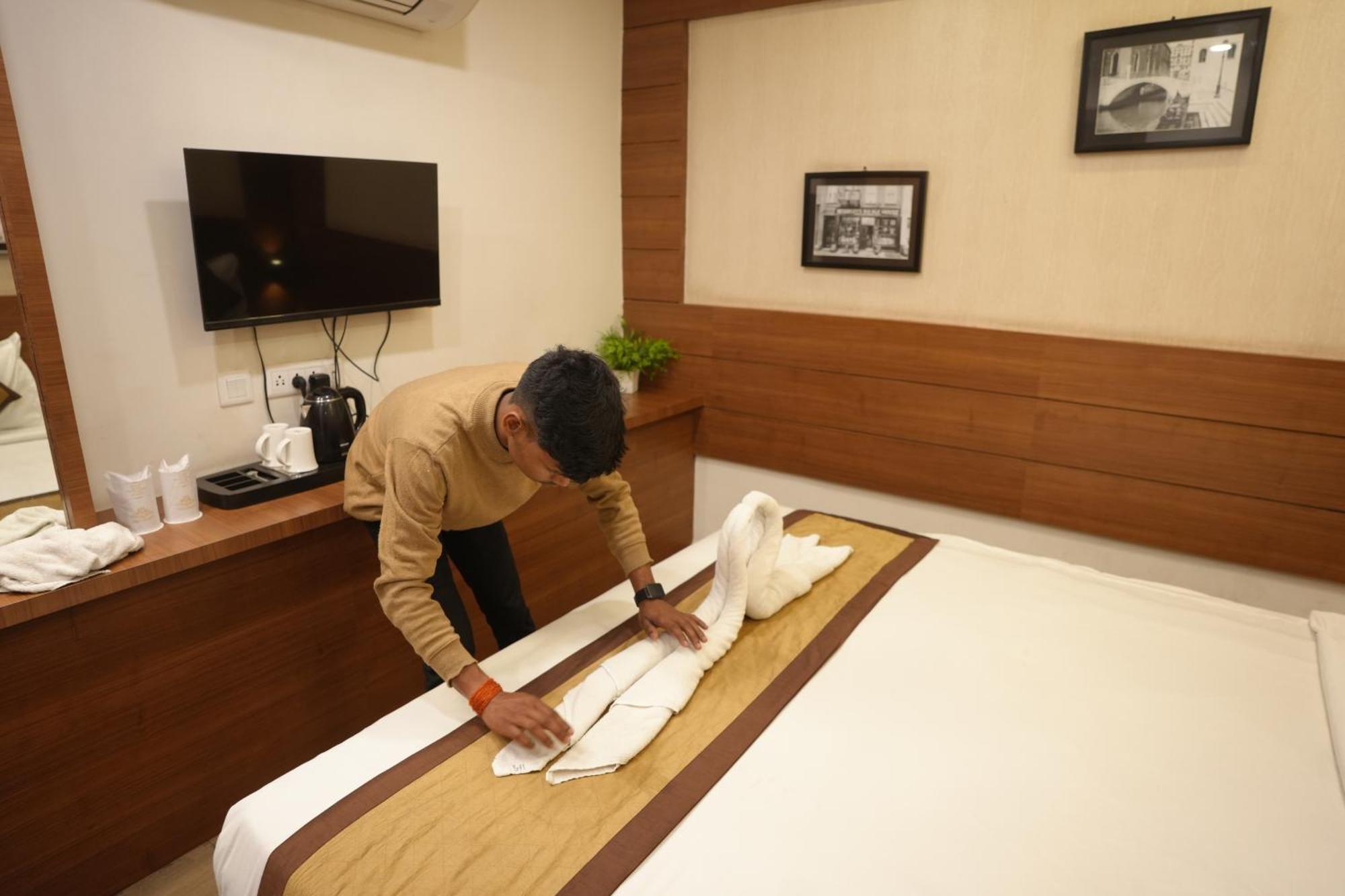 Hotel Silkhouse Premier Danapur Esterno foto