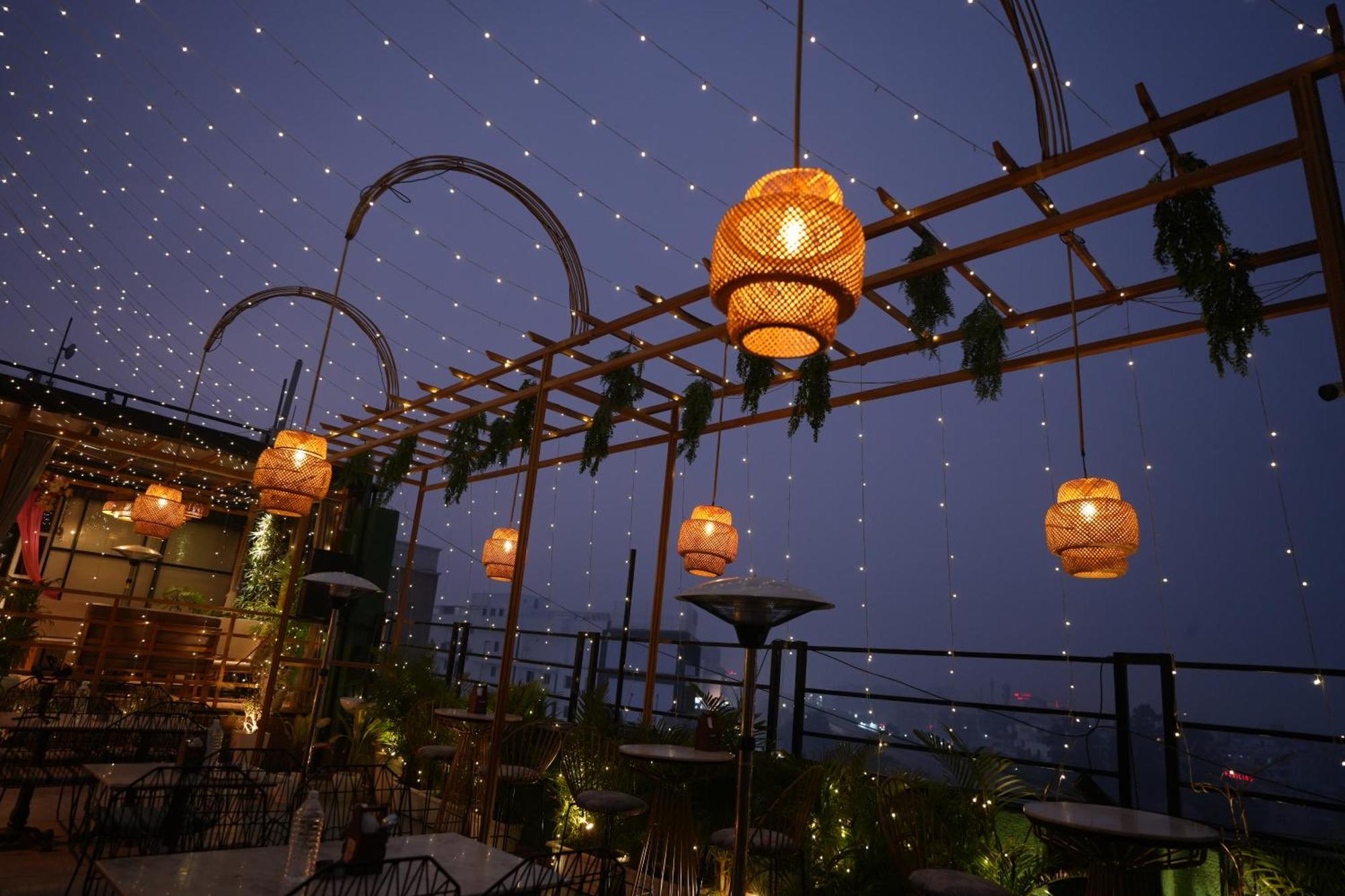 Hotel Silkhouse Premier Danapur Esterno foto
