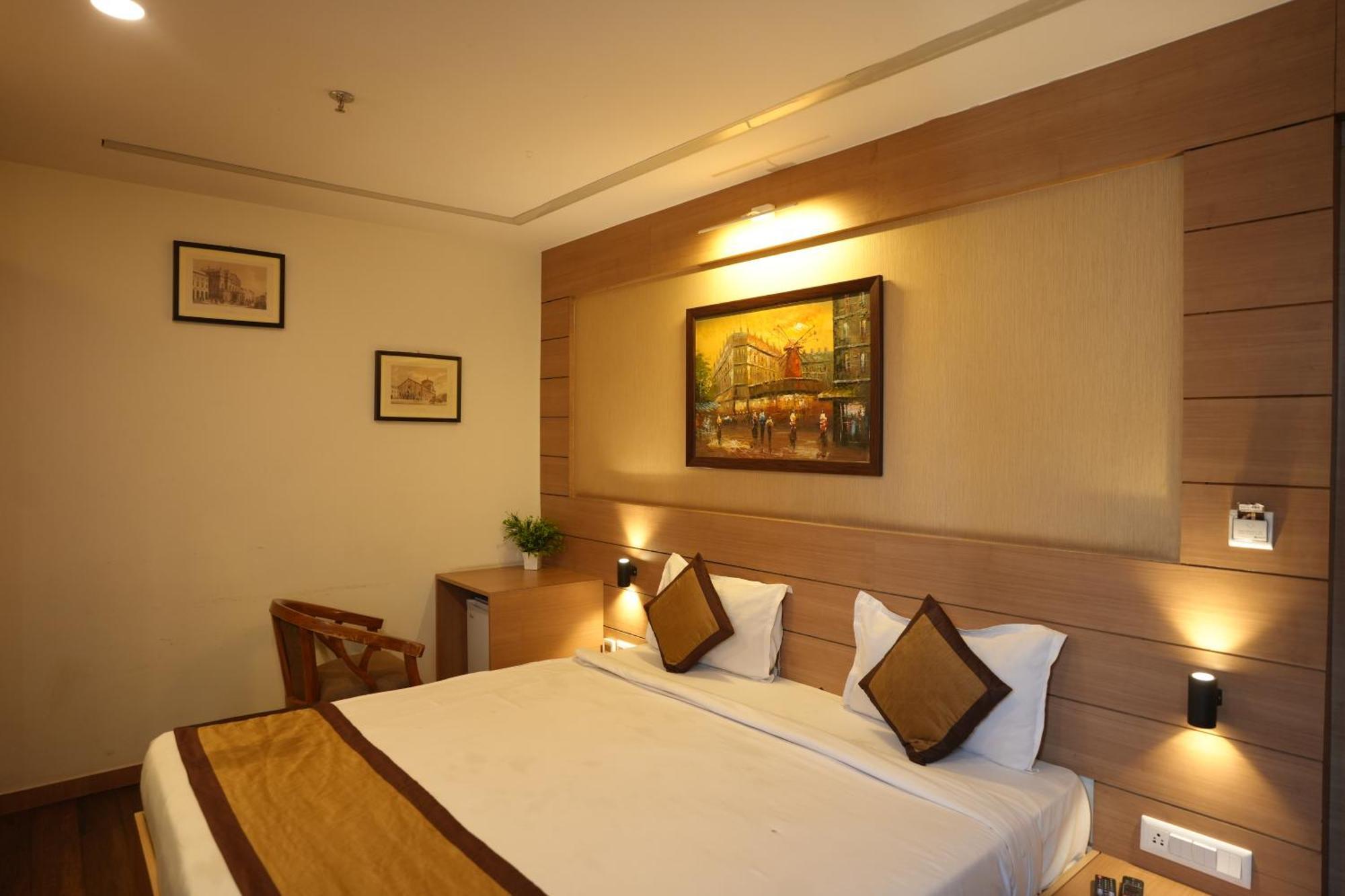 Hotel Silkhouse Premier Danapur Esterno foto