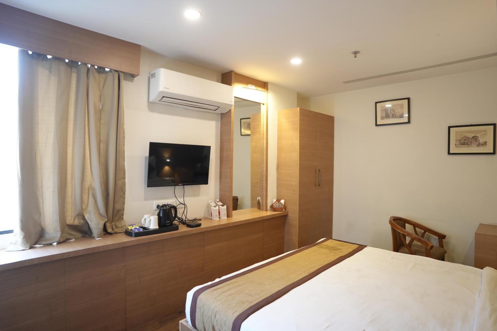 Hotel Silkhouse Premier Danapur Esterno foto