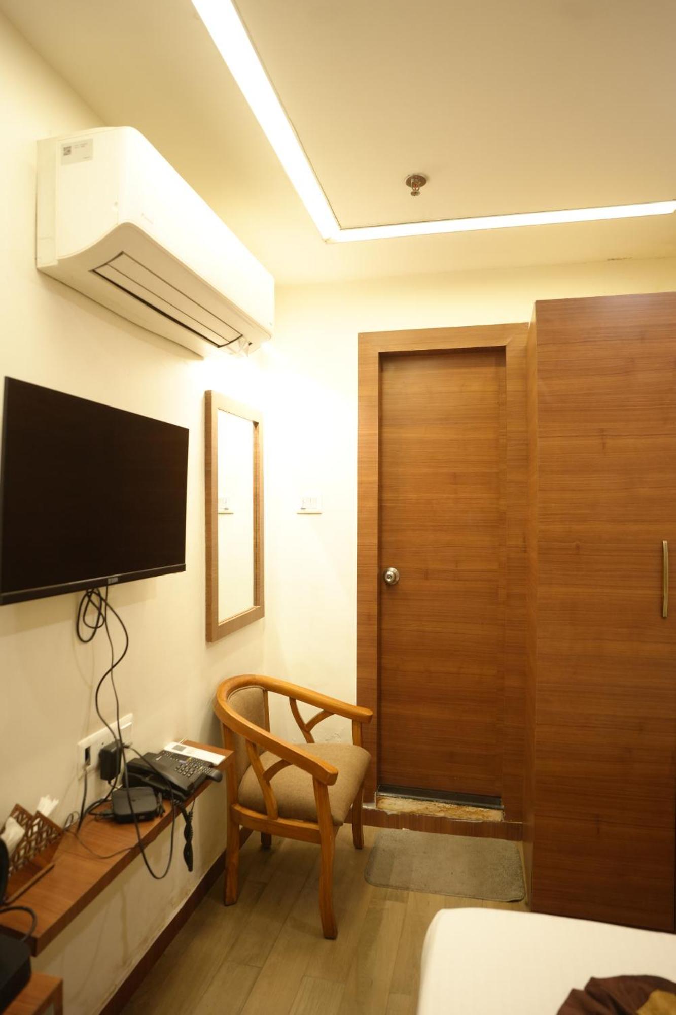 Hotel Silkhouse Premier Danapur Esterno foto