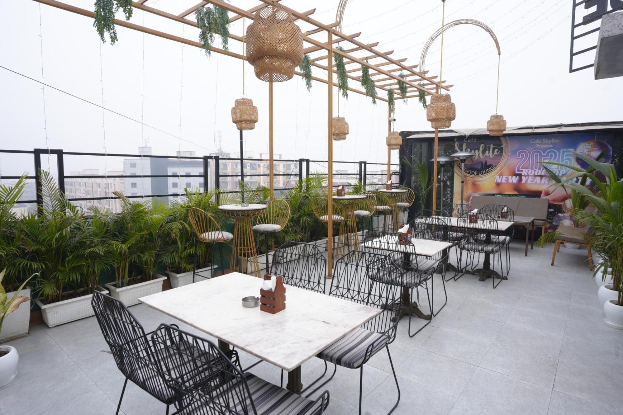 Hotel Silkhouse Premier Danapur Esterno foto