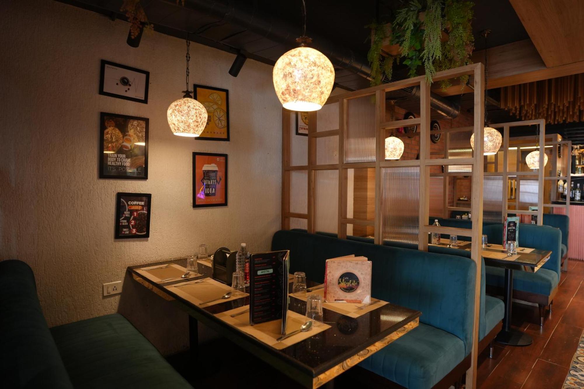 Hotel Silkhouse Premier Danapur Esterno foto