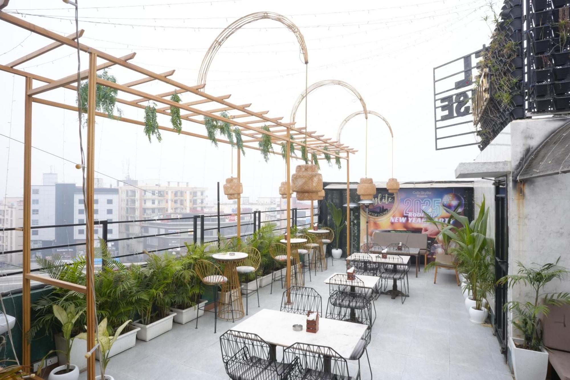 Hotel Silkhouse Premier Danapur Esterno foto