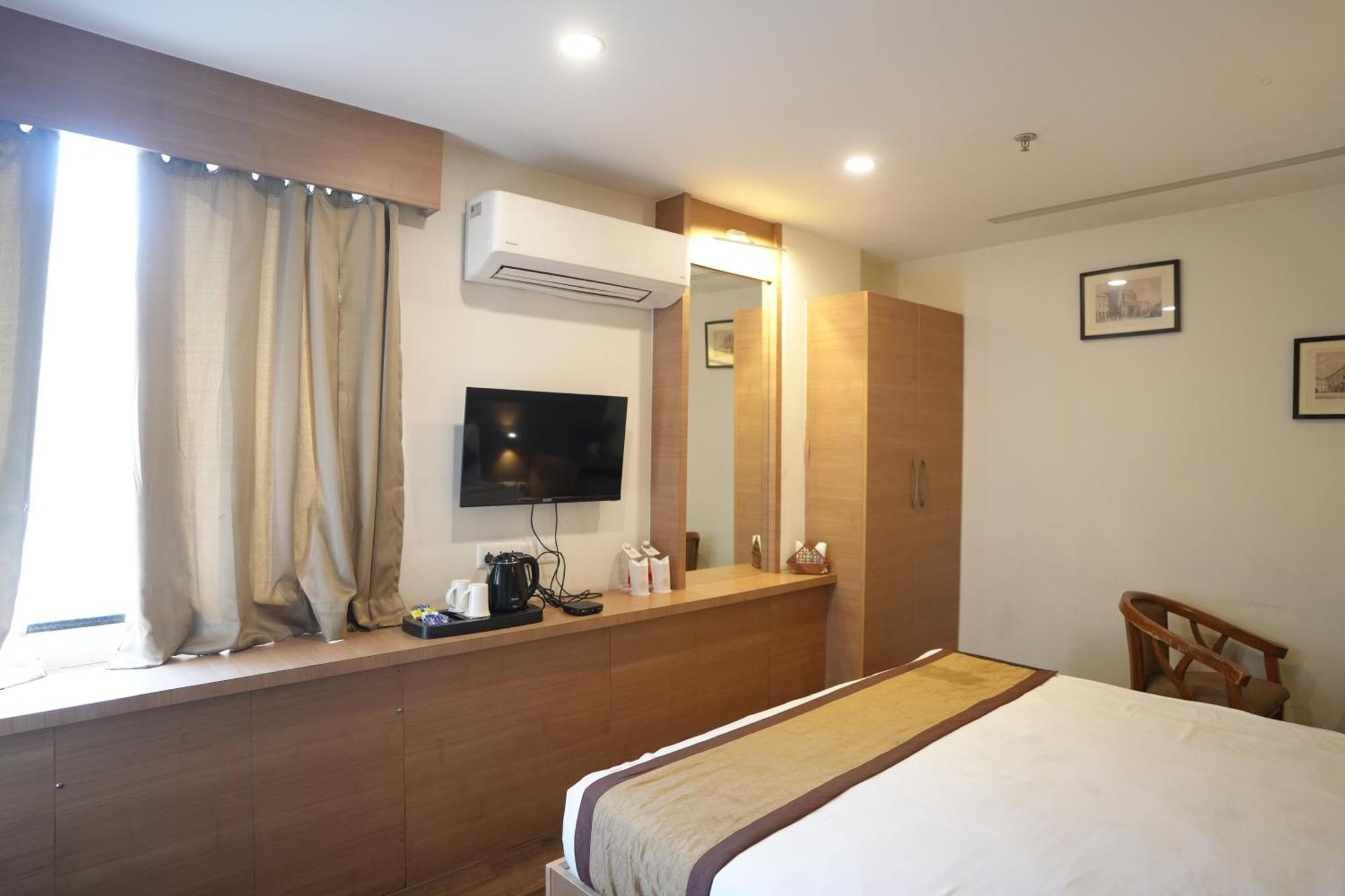 Hotel Silkhouse Premier Danapur Esterno foto
